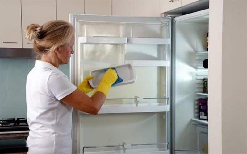 Cách làm sạch bên ngoài tủ lạnh